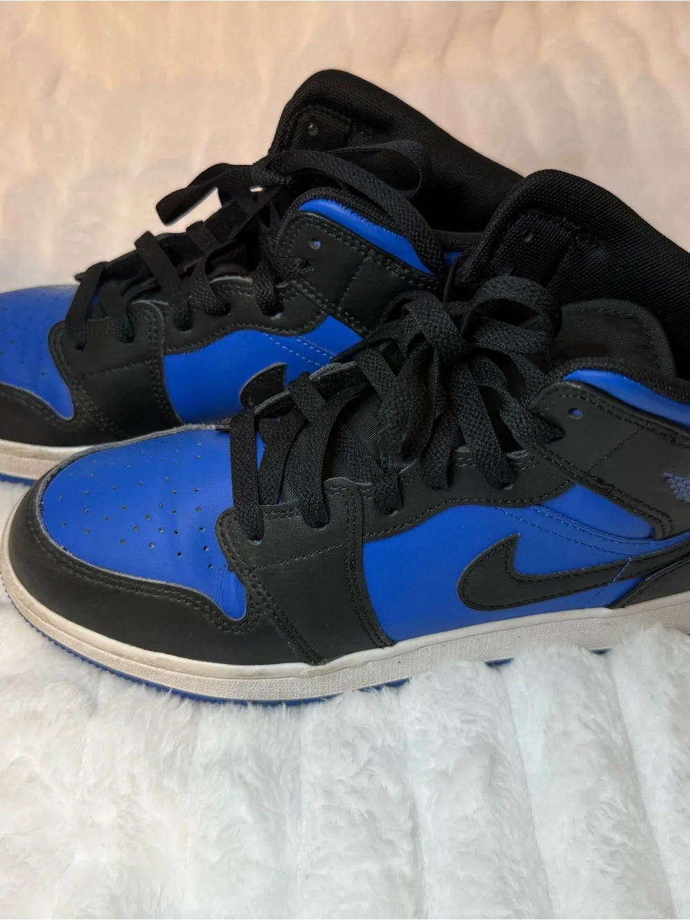 Nike Kids High-Top Lace-Up Sneakers in Black and Blue